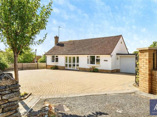 Bungalow for sale in Brackley, Northamptonshire