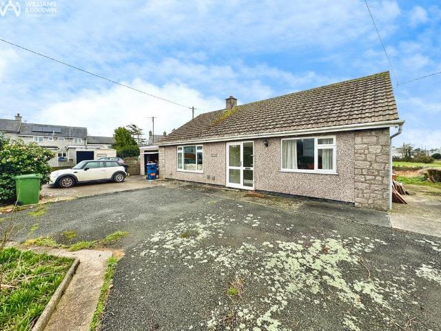 Bungalow for sale in Llanfachraeth