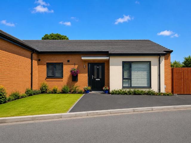 Bungalow for sale in Marshside, Southport