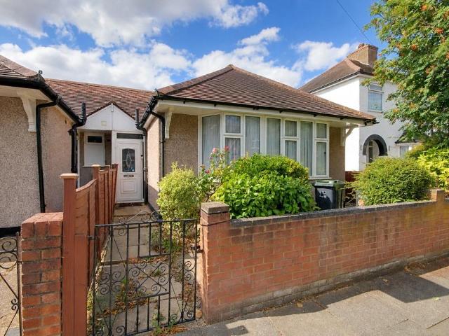 Bungalow for sale in Freezywater, Greater London