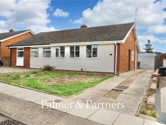 Bungalow for sale in Key Street, Suffolk