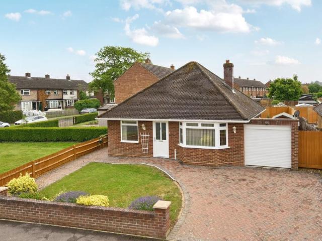 Bungalow for sale in Stotfold, Bedfordshire