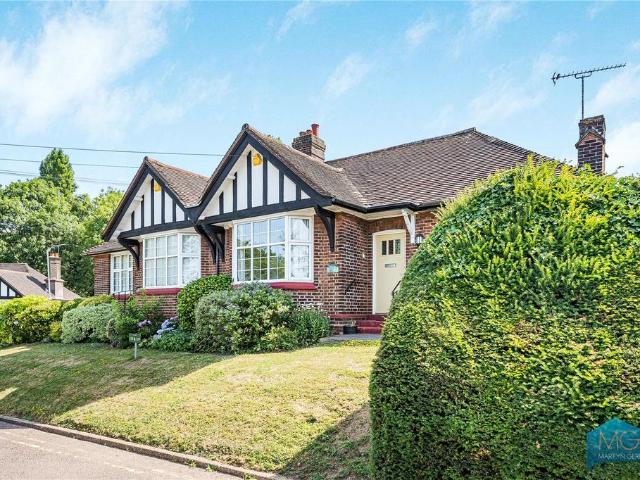 Bungalow for sale in Mill Hill, Greater London