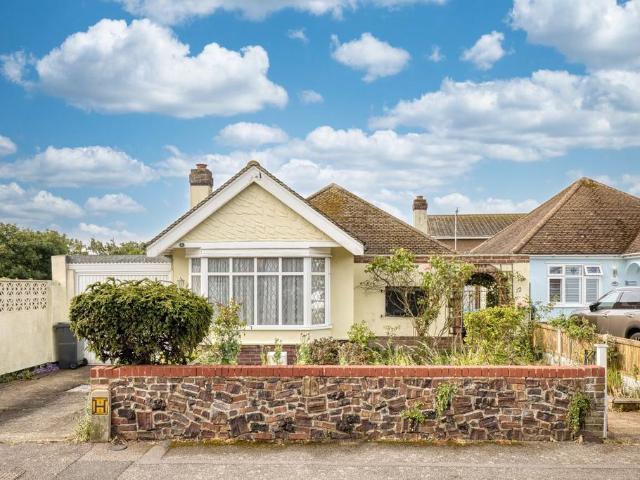 Bungalow for sale in Dumpton, Acol