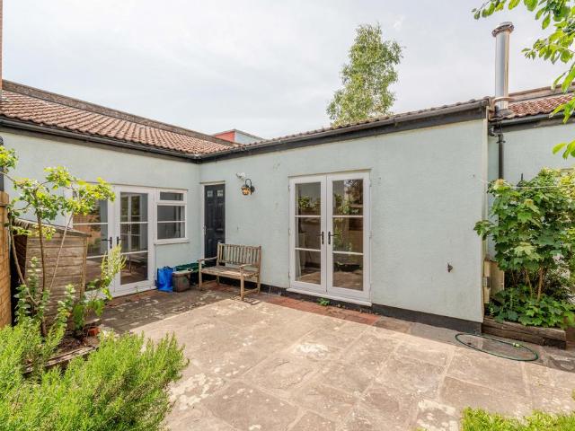 Bungalow for sale in Wapping Wharf, Feckenham