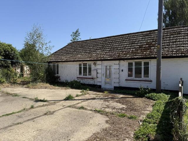 Bungalow for sale in Kingswood, Midway