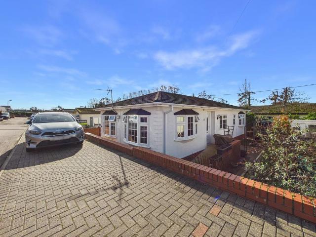 Bungalow for sale in Chipping Hill, Essex
