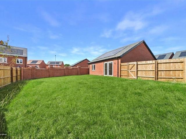 Bungalow for sale in Leisure Village, Kettering