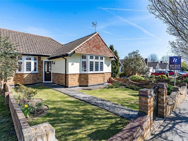 Bungalow for sale in Cranham, Greater London