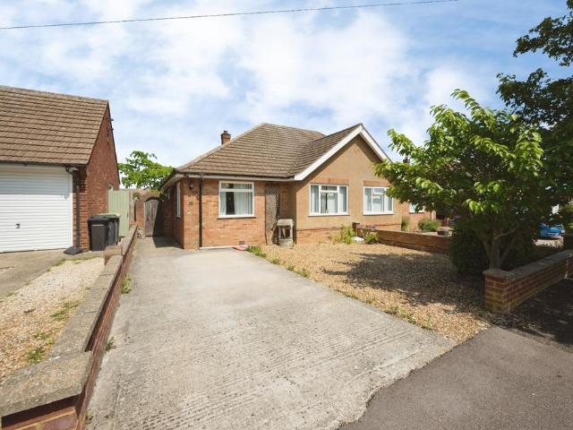 Bungalow for sale in Bedford
