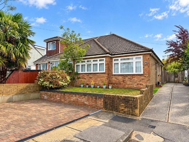 Bungalow for sale in Havering's Grove, Billericay