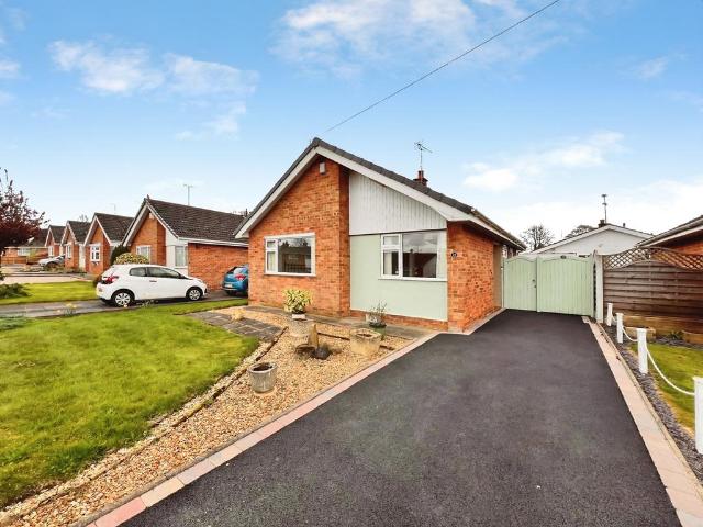 Bungalow for sale in Winshill, Beamhurst