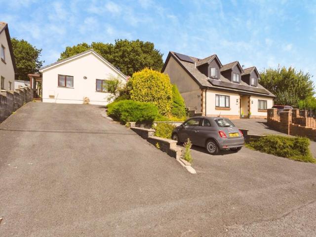 Bungalow for sale in Llangyndeyrn, Pontyates