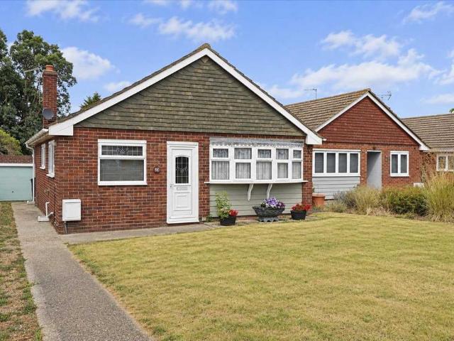 Bungalow for sale in Holland-on-Sea, Dale Hill