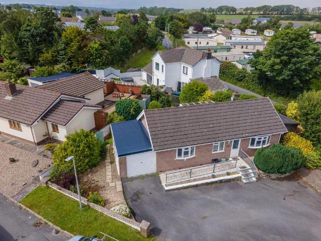 Bungalow for sale in Cross Inn, Llanllwchaiarn