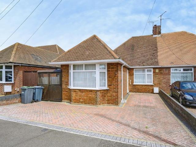 Bungalow for sale in Leagrave, Luton