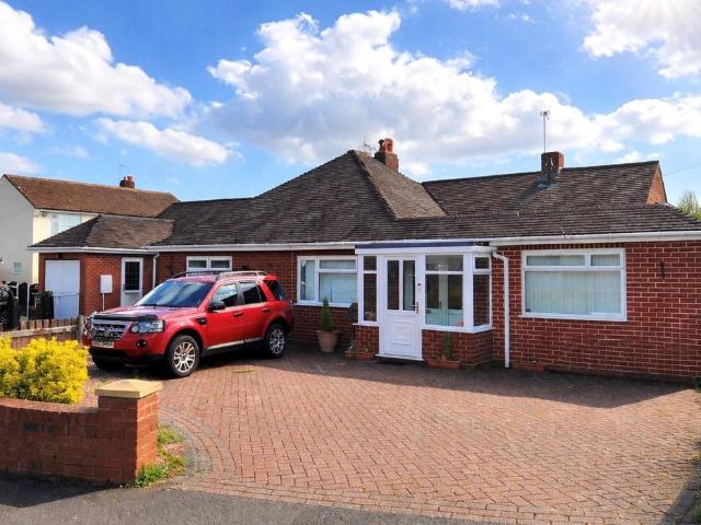 Bungalow for sale in Landywood, Great Chatwell