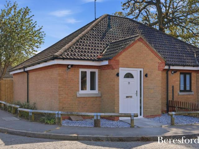 Bungalow for sale in Hutton Mount, Navestock Side