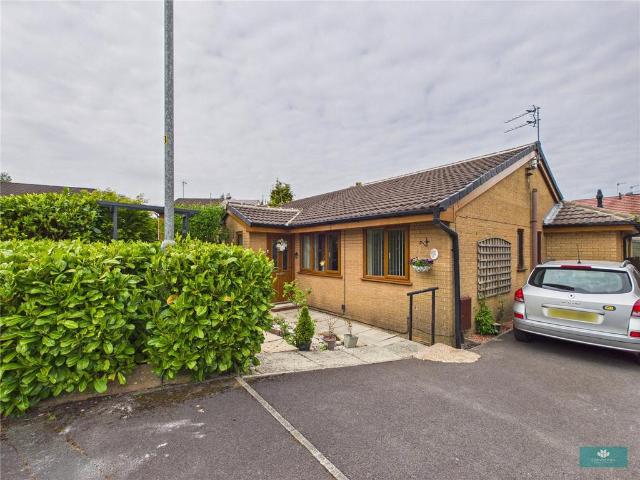 Bungalow for sale in Shaw and Crompton, Pendock