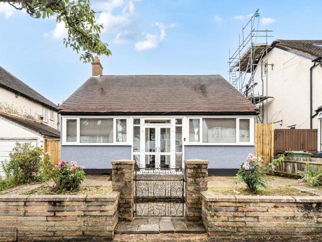 Bungalow for sale in Rosehill, Greater London