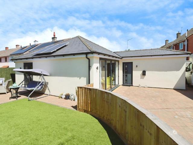 Bungalow for sale in Feckenham, City Of Bristol