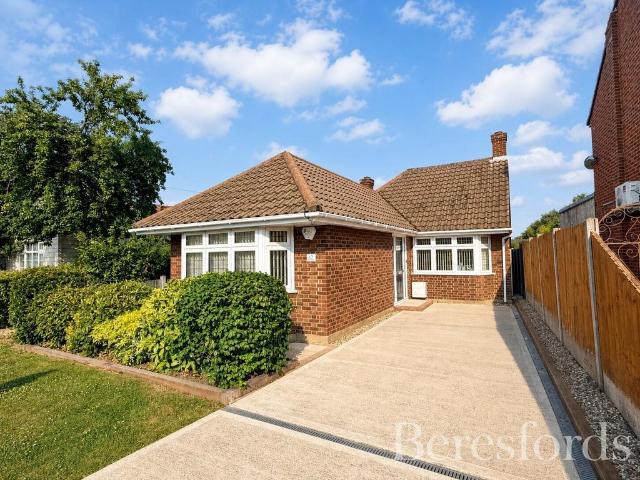 Bungalow for sale in Emerson Park, Greater London