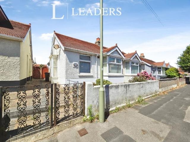 Bungalow for sale in Middlecroft, Hampshire