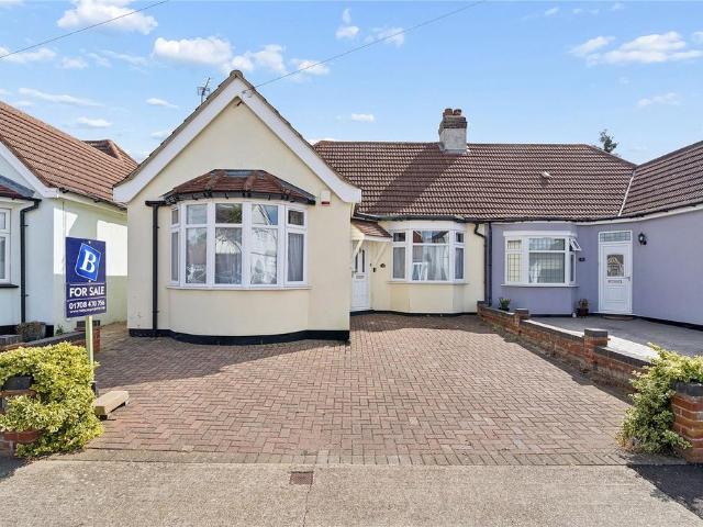 Bungalow for sale in Hornchurch, Greater London