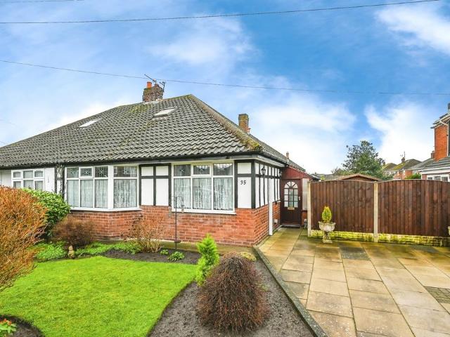 Bungalow for sale in Thornton, Sefton