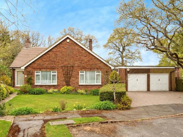 Bungalow for sale in Salehurst and Robertsbridge, Heathlands
