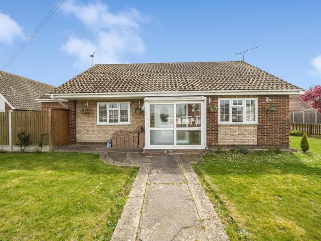 Bungalow for sale in Holland-on-Sea, Dale Hill