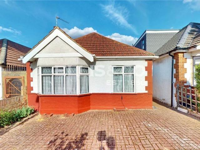 Bungalow for sale in London Borough of Ealing, Greenford