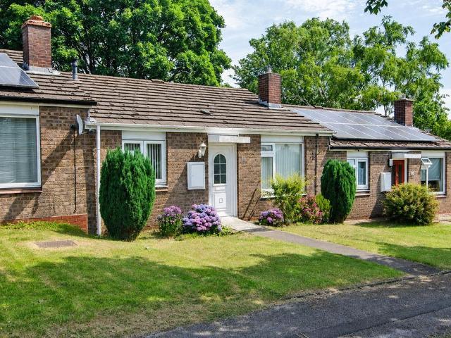 Bungalow for sale in Broomhill, Chadsmoor