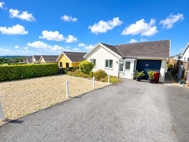 Bungalow for sale in Kilgetty, Wales