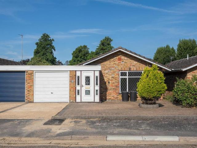 Bungalow for sale in Harmondsworth, Greater London