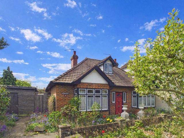 Bungalow for sale in Cox Green, Maidenhead