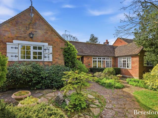 Bungalow for sale in Havering's Grove, Billericay