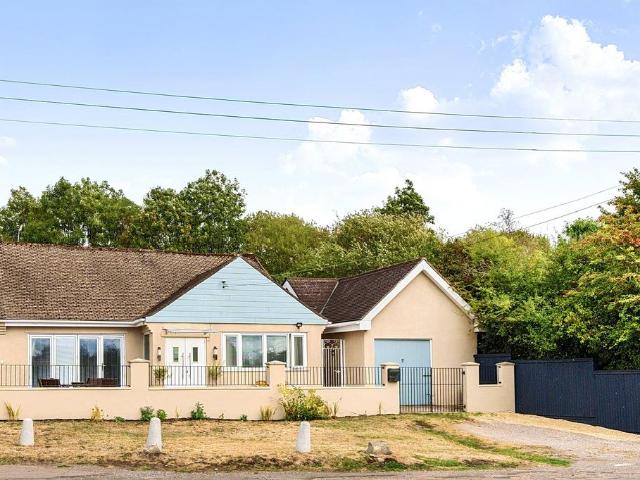 Bungalow for sale in Siston, South Gloucestershire