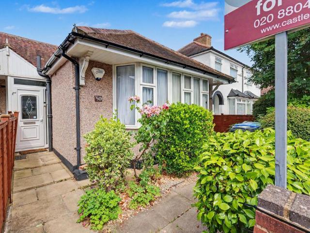 Bungalow for sale in Freezywater, Greater London