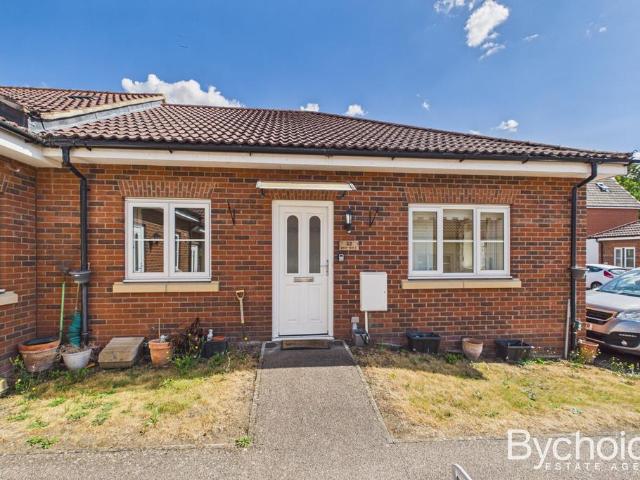 Bungalow for sale in Chelmondiston, Suffolk