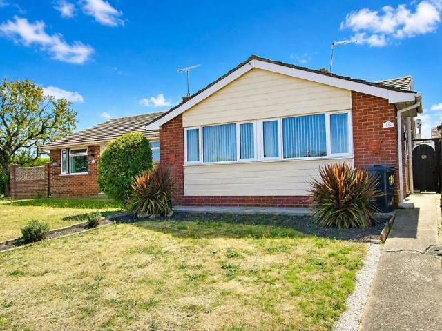 Bungalow for sale in Holland-on-Sea, Dale Hill