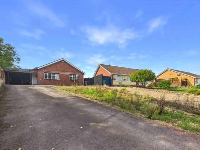 Bungalow for sale in Moorend, Stroud
