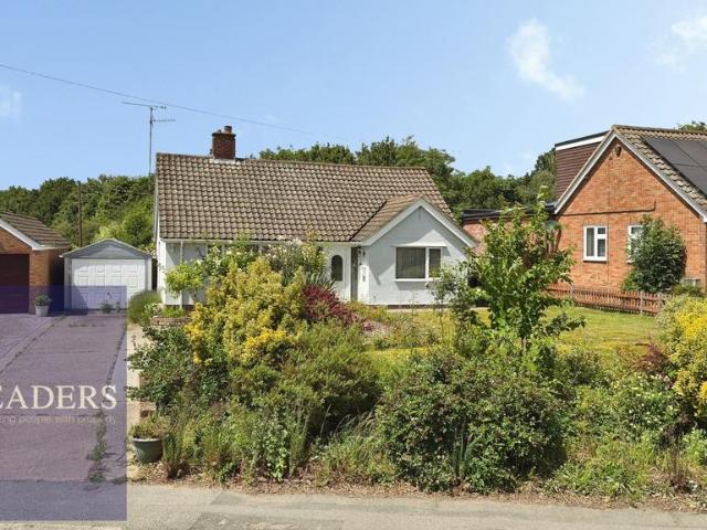 Bungalow for sale in Chipping Hill, Essex