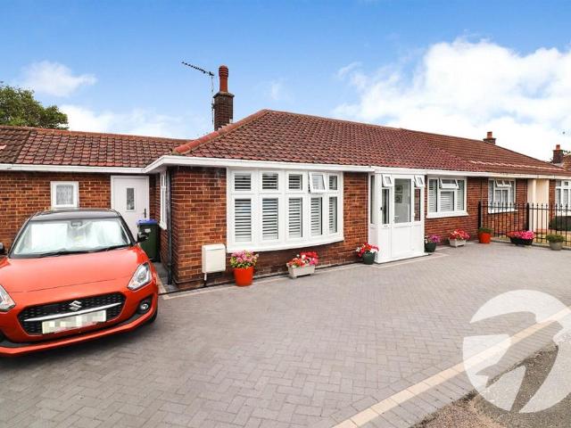 Bungalow for sale in North End, Greater London