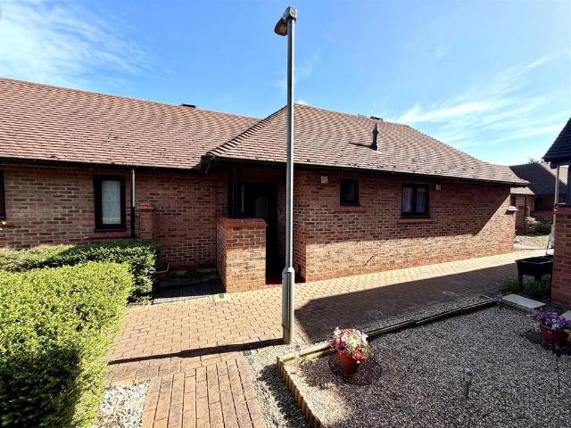Bungalow for sale in Bletchley and Fenny Stratford, Bletchley