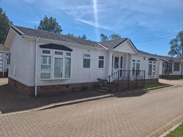 Bungalow for sale in Midway, Kent