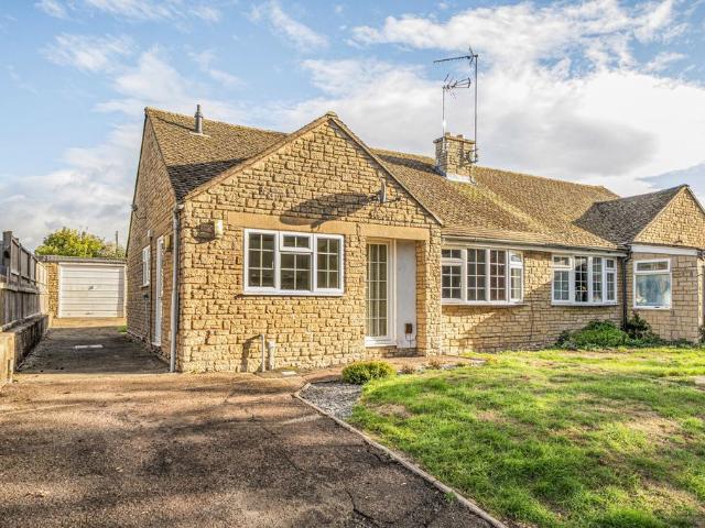 Bungalow for sale in Claydon, Cherwell