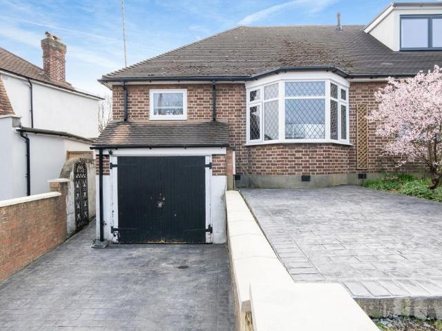 Bungalow for sale in London Borough of Lewisham, Cat Hill