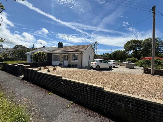 Bungalow for sale in Cross Inn, Llanllwchaiarn