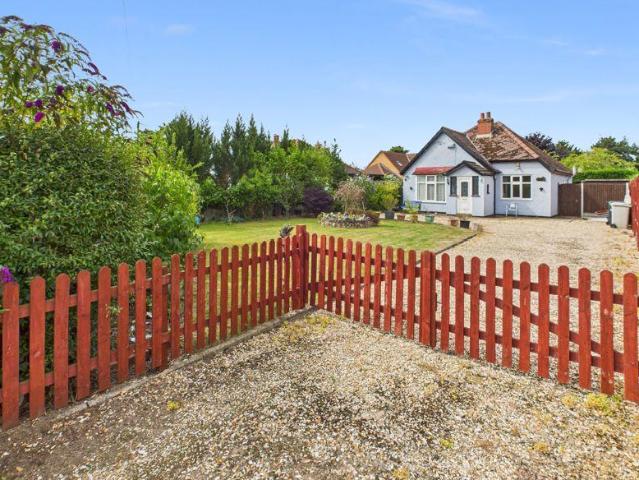 Bungalow for sale in Stafford Gardens, Belleau